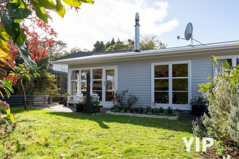 Photo of property in 36 Batchelor Street, Newlands, Wellington, 6037