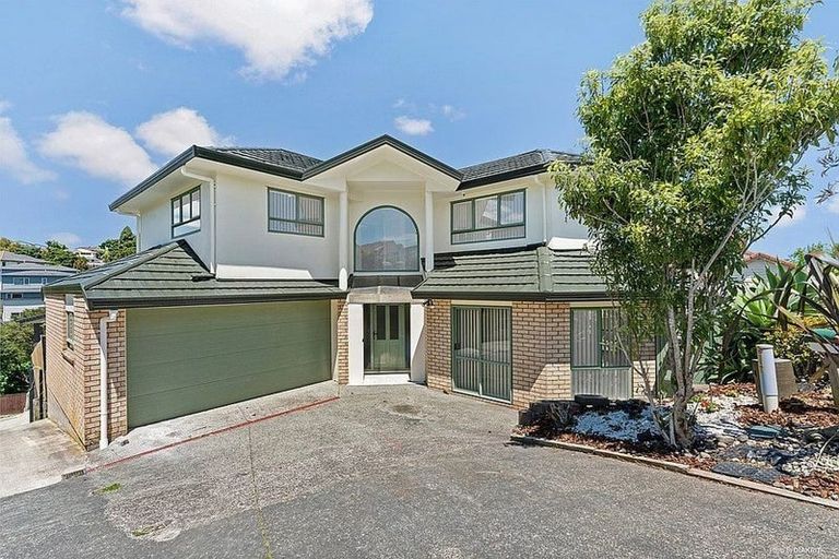 Photo of property in 18 Pistachio Place, Goodwood Heights, Auckland, 2105