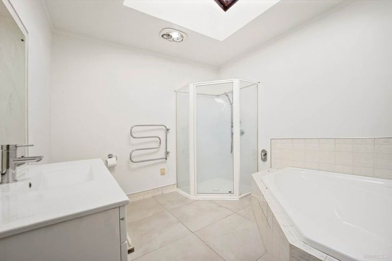 Photo of property in 1/51 Forrest Hill Road, Milford, Auckland, 0620
