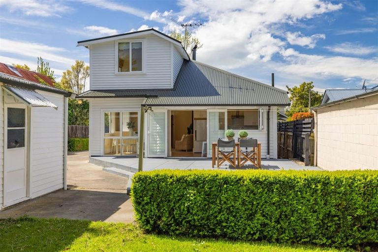 Photo of property in 17 Searells Road, Strowan, Christchurch, 8052