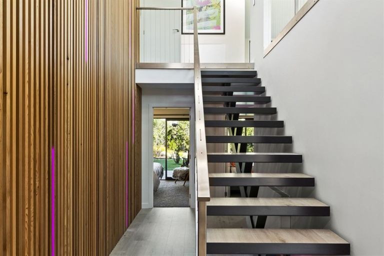 Photo of property in 34 Cedar Drive, Kelvin Heights, Queenstown, 9300