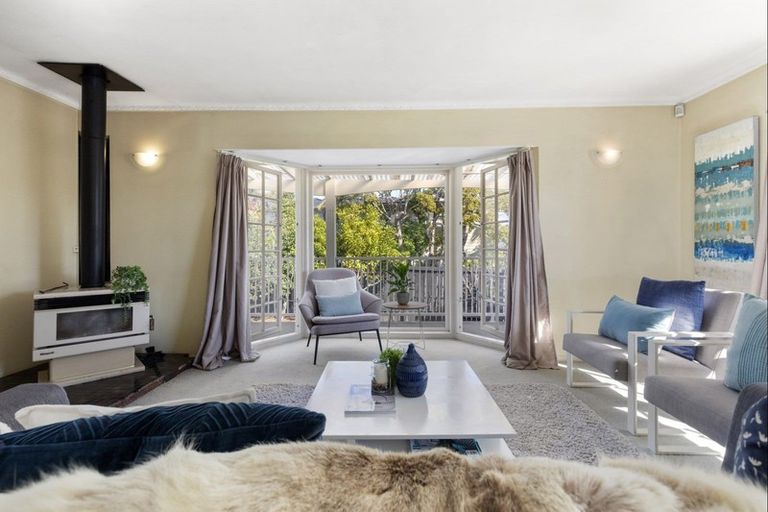 Photo of property in 11 Fielding Crescent, Farm Cove, Auckland, 2012