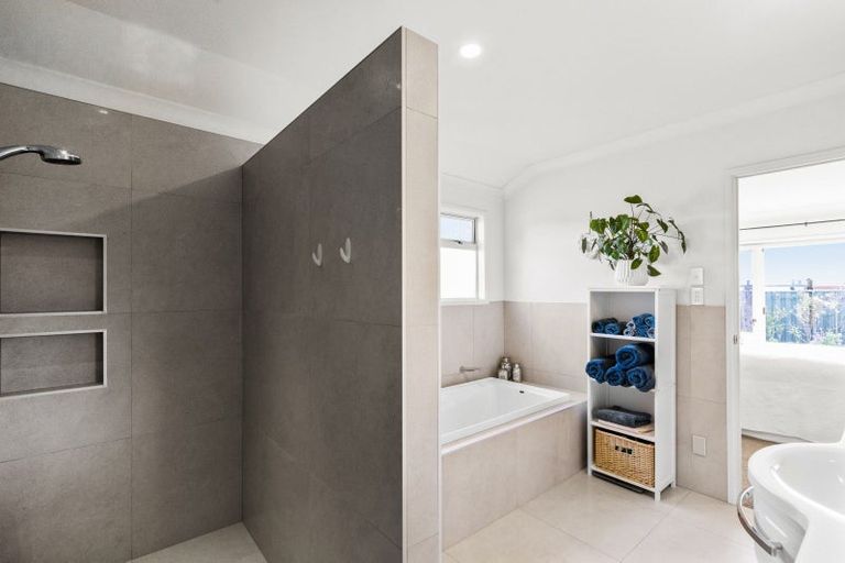 Photo of property in 12 Washington Place, Havelock North, 4130