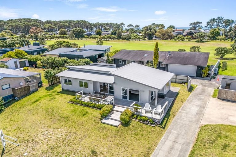 Photo of property in 147 The Fairway, Matarangi, Whitianga, 3592