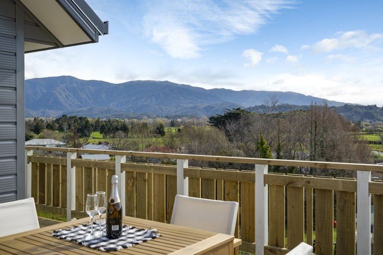 Photo of property in 32 Arapeta Place, Takaka, 7110