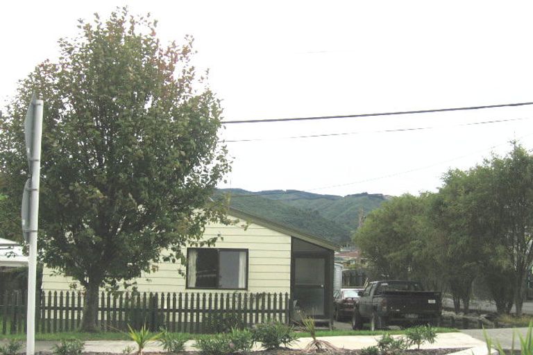 Photo of property in 19 Hillside Drive, Maoribank, Upper Hutt, 5018