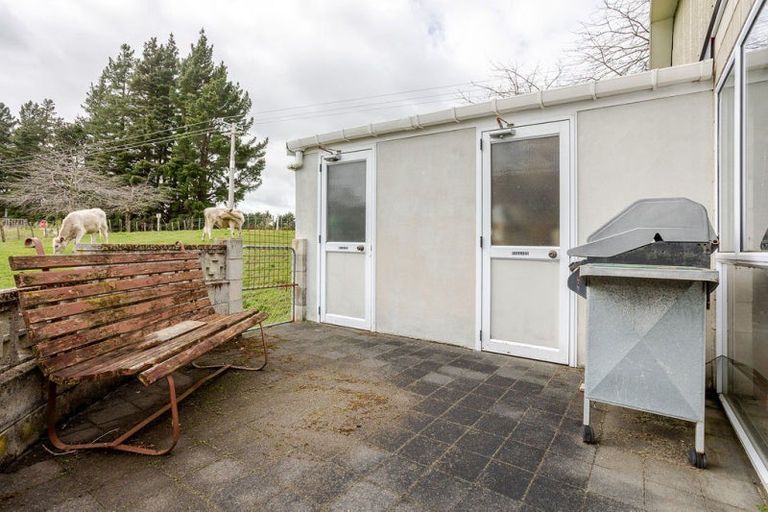 Photo of property in 208 Adelaide Road, Dannevirke, 4930