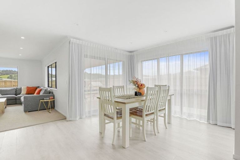 Photo of property in 52 Oakdale Drive, Kinloch, Taupo, 3377