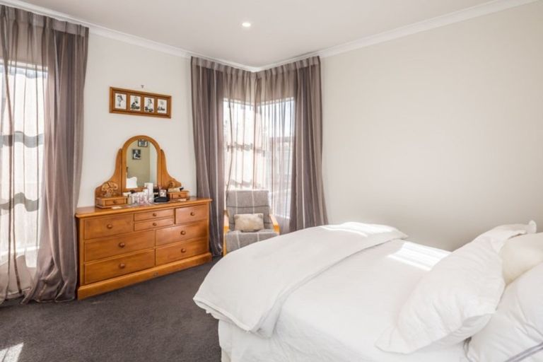 Photo of property in 17 Simpson Crescent, Raumati Beach, Paraparaumu, 5032