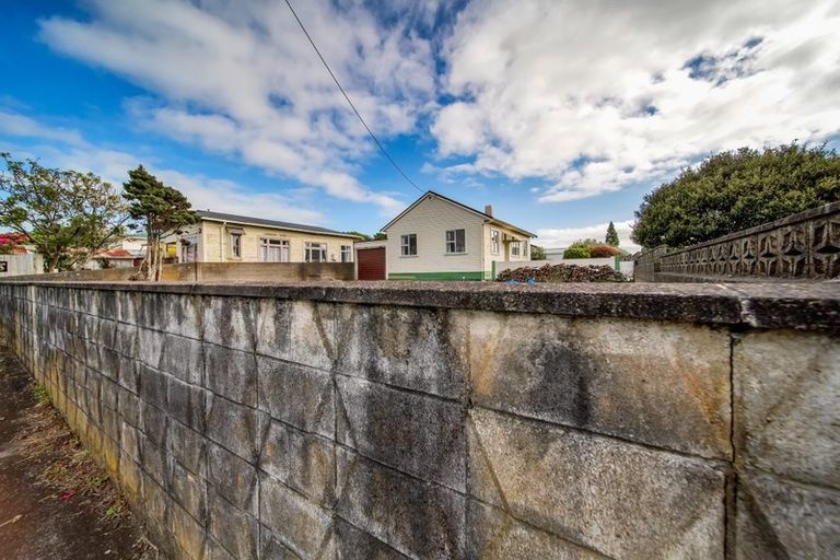 Photo of property in 12 Clive Street, Hawera, 4610