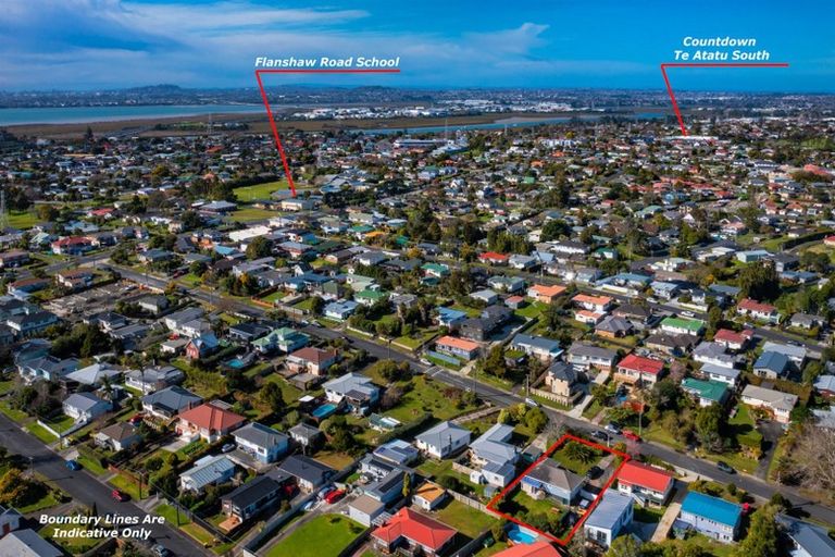 Photo of property in 68 Sylvan Crescent, Te Atatu South, Auckland, 0610