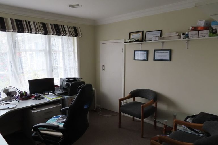 Photo of property in 1 Barsi Grove, Avalon, Lower Hutt, 5011