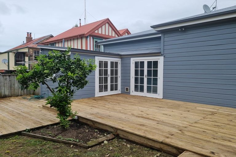 Photo of property in 69 Milton Road, Bluff Hill, Napier, 4110