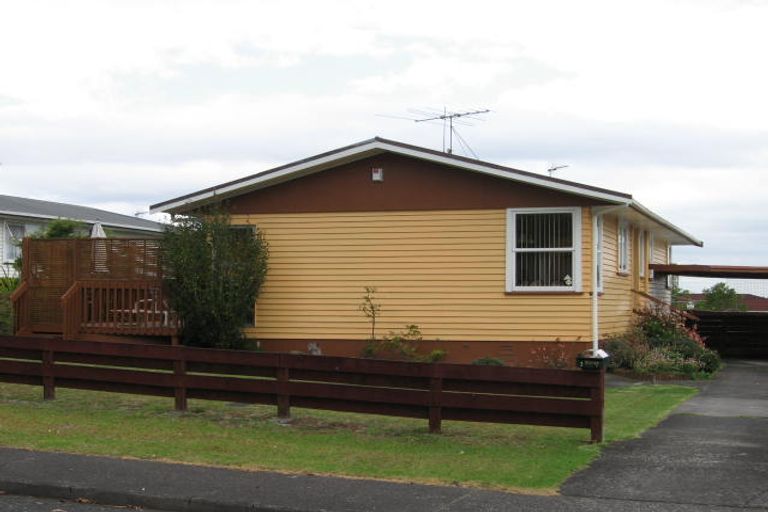 Photo of property in 17 Blue Way, Glendene, Auckland, 0602