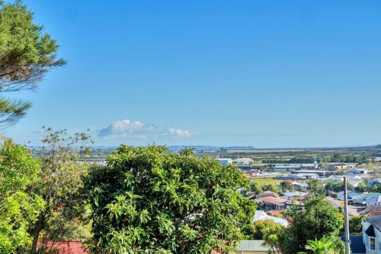 Photo of property in 11 Gow Street, Helensville, 0800