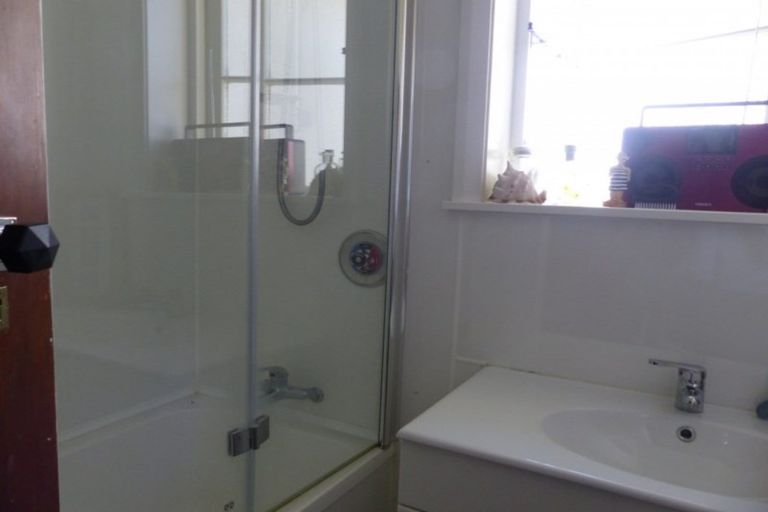 Photo of property in 1 Edinburgh Street, Waimate, 7924