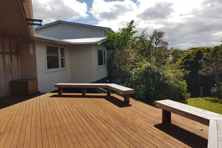 Photo of property in 17 Wattle Grove, Maungaraki, Lower Hutt, 5010