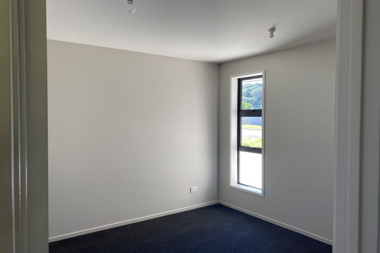 Photo of property in 21 Paritutu Road, Spotswood, New Plymouth, 4310