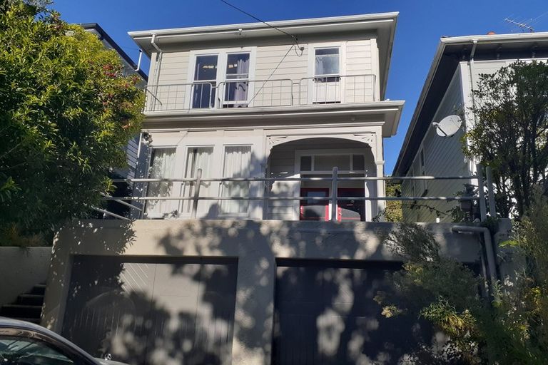 Photo of property in 2/39 Grove Road, Kelburn, Wellington, 6012