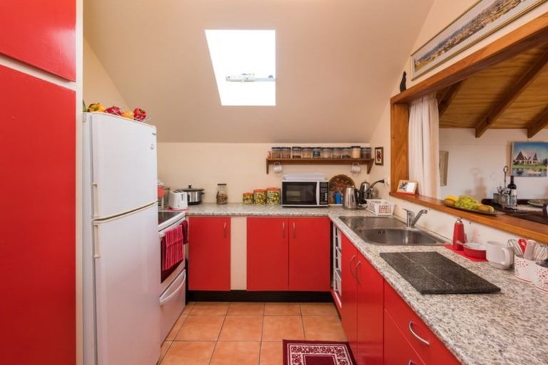 Photo of property in 8 Admiralty Place, Waikawa, Picton, 7220