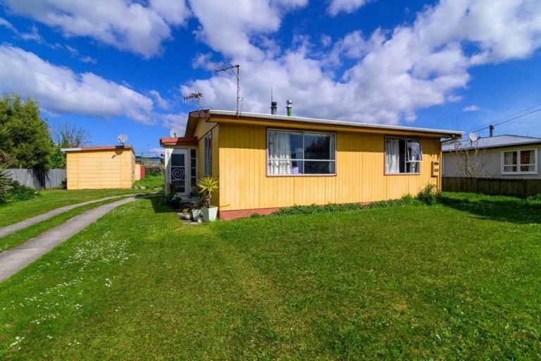 Photo of property in 20 Charles Road, Hannahs Bay, Rotorua, 3010