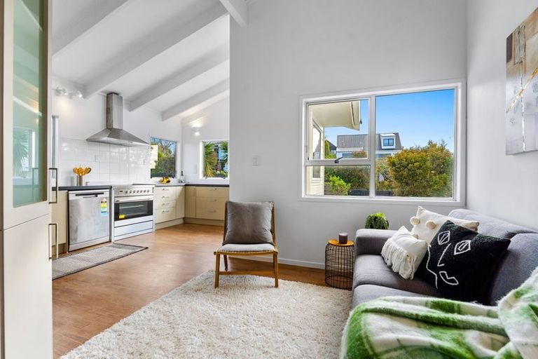 Photo of property in 8 Widmore Drive, Massey, Auckland, 0614