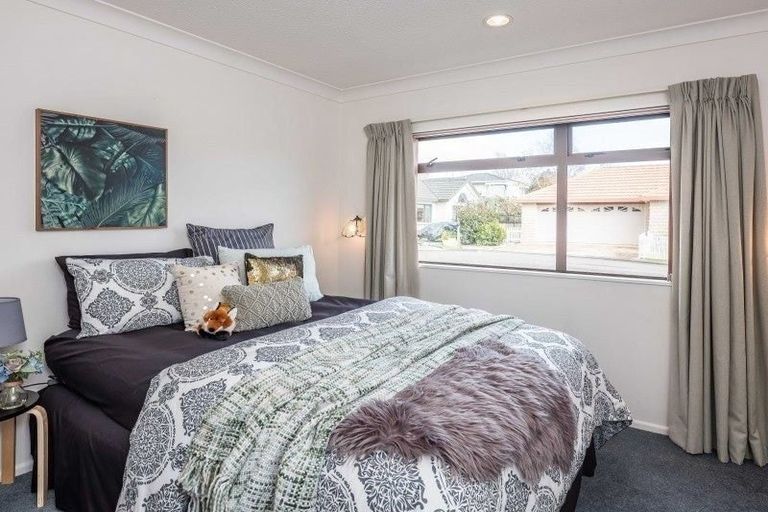 Photo of property in 1 Inverell Place, Waikanae, 5036