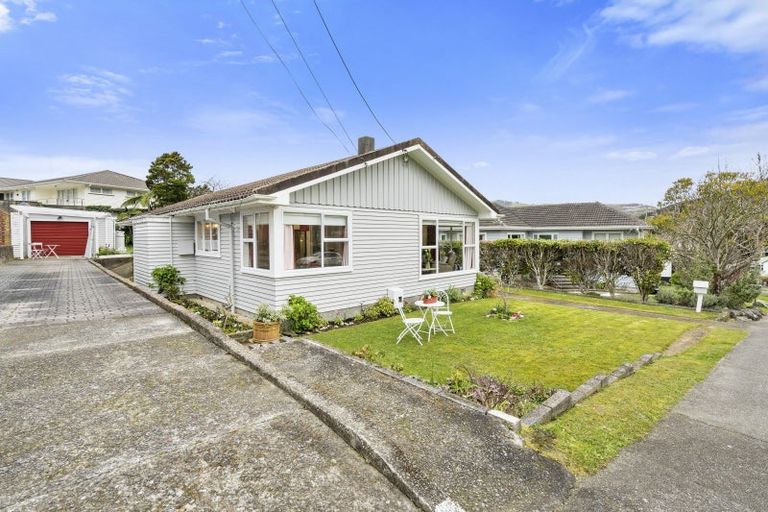 Photo of property in 12 Saint Johns Terrace, Tawa, Wellington, 5028
