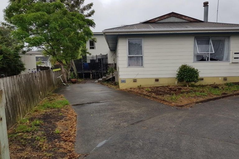 Photo of property in 28 Glynnbrooke Street, Te Atatu South, Auckland, 0610