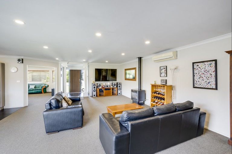 Photo of property in 15 Pania Place, Poraiti, Napier, 4112