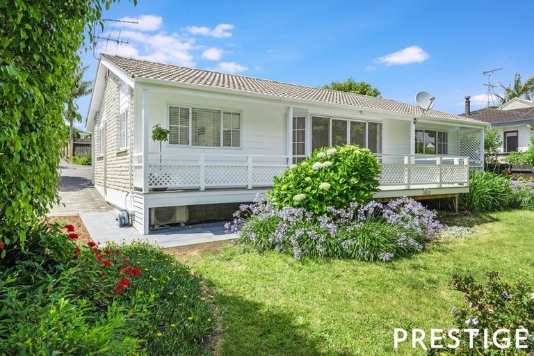Photo of property in 2/2 Napoleon Avenue, Milford, Auckland, 0620