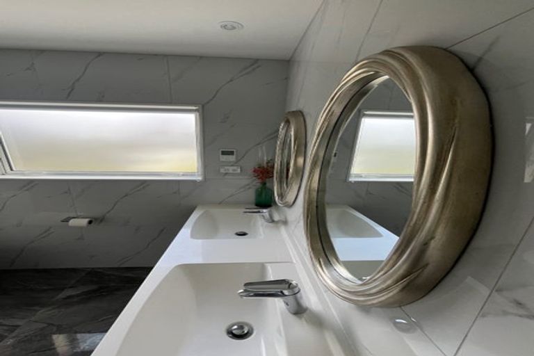 Photo of property in 12 Marae Road, Greenhithe, Auckland, 0632