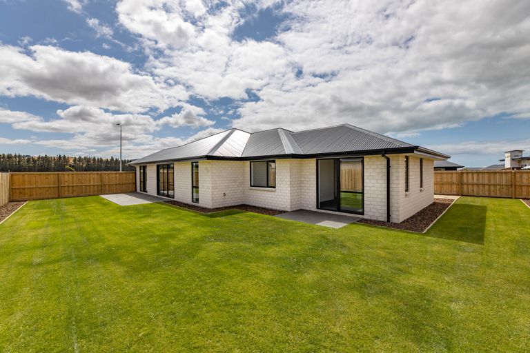 Photo of property in 10 Johnson Avenue, Amberley, 7410