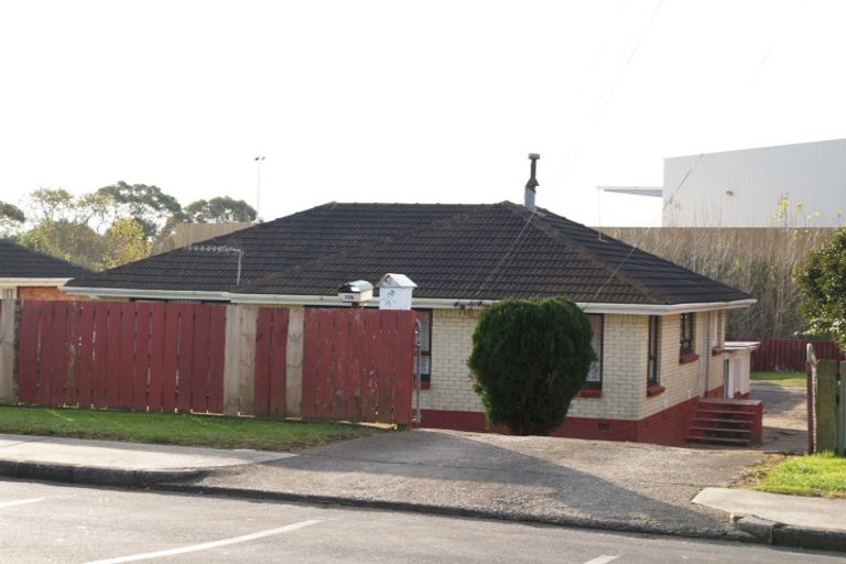 Photo of property in 71 Blake Road, Mangere East, Auckland, 2024