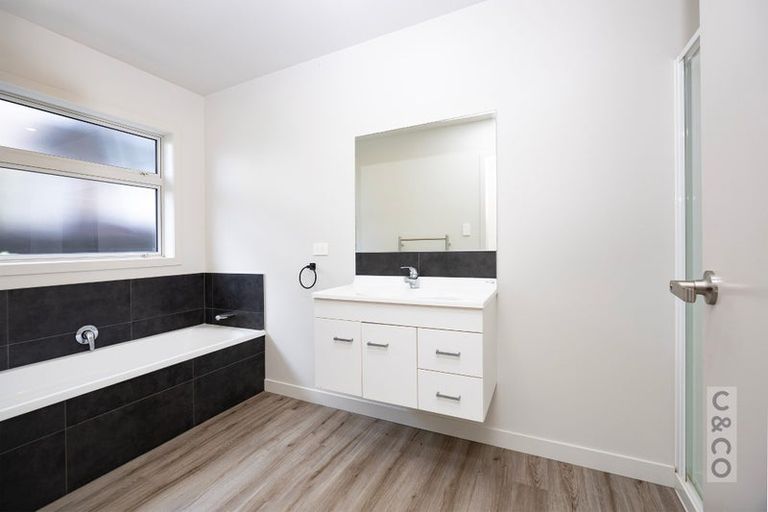 Photo of property in 96 Pohutukawa Parade, Riverhead, 0820