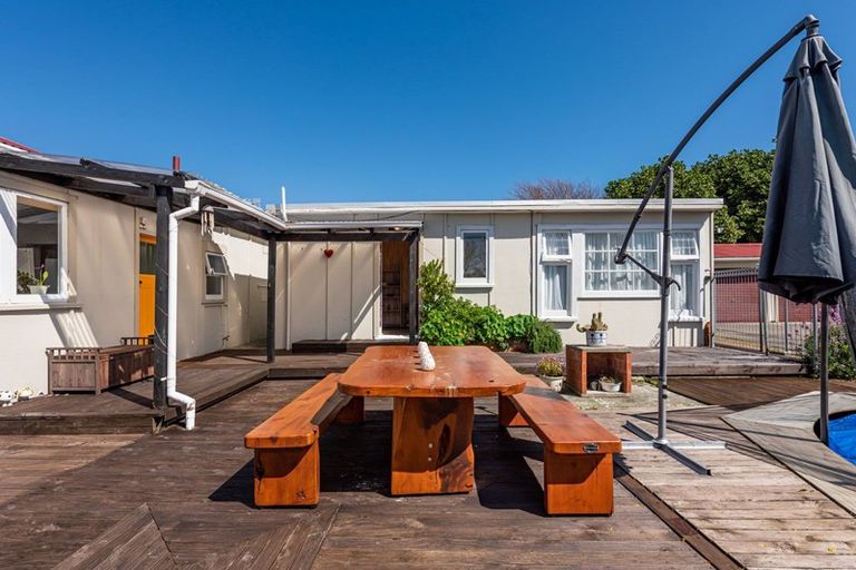 Photo of property in 99 Amohia Street, Paraparaumu, 5032