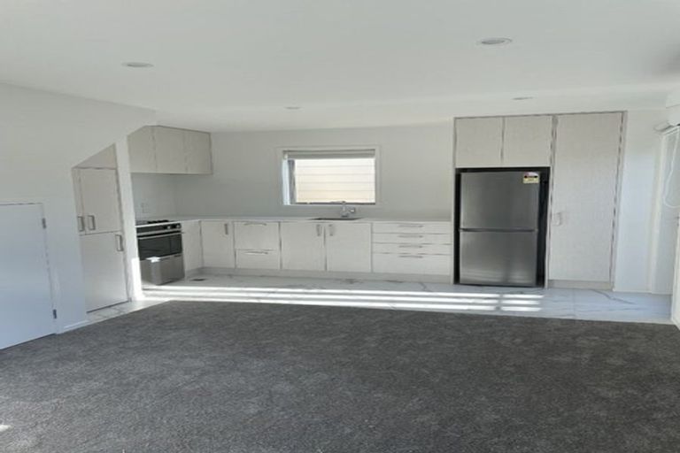 Photo of property in 1/8 Yeovil Road, Te Atatu Peninsula, Auckland, 0610