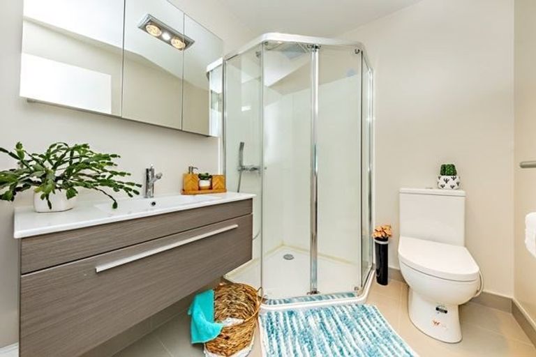 Photo of property in 28/11 Ray Small Drive, Papakura, 2110