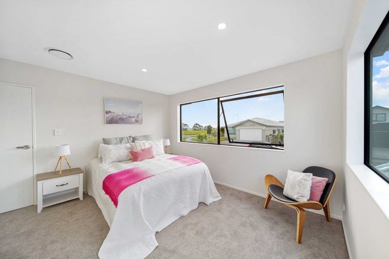 Photo of property in 1 Nola Dawn Avenue, Papakura, 2110