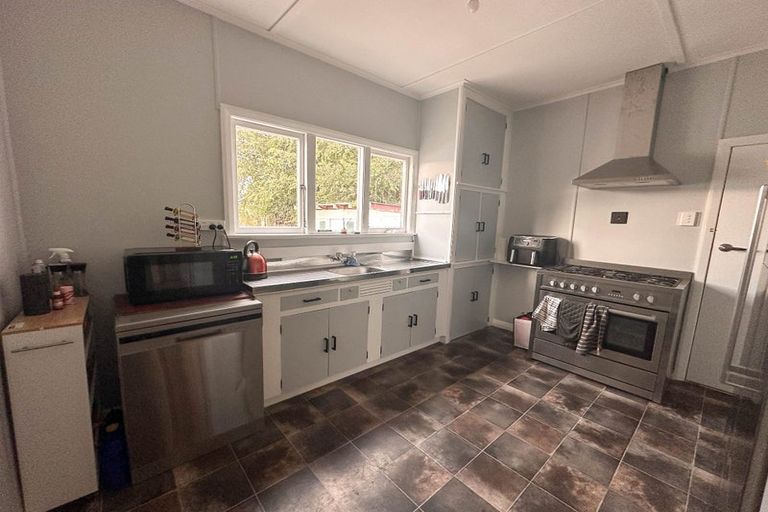 Photo of property in 22 Charles Street, Takapau, 4203