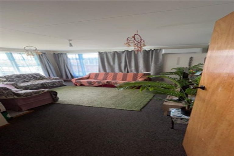 Photo of property in 12 Gibbons Crescent, Castlecliff, Whanganui, 4501