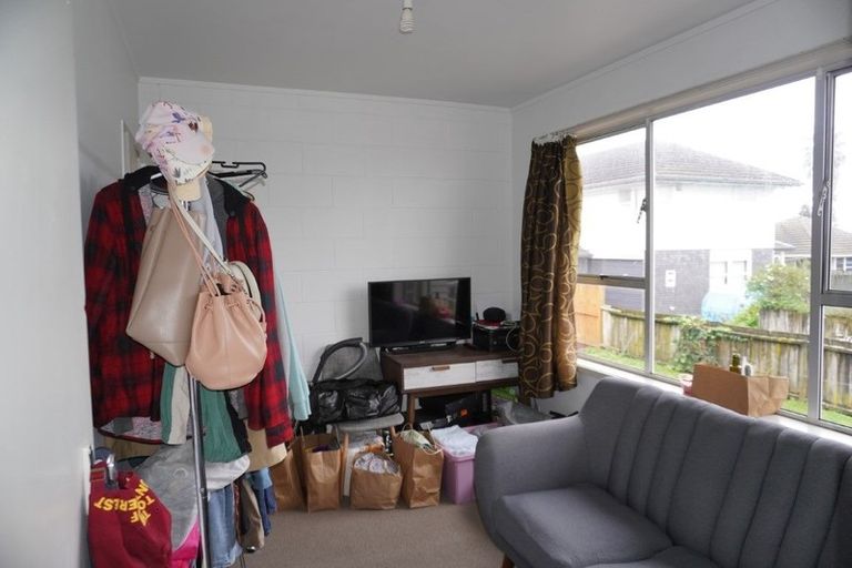 Photo of property in 1/96 Chivalry Road, Glenfield, Auckland, 0629