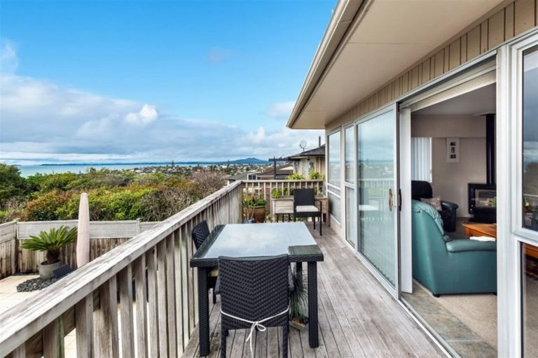 Photo of property in 1/371 East Coast Road, Mairangi Bay, Auckland, 0630
