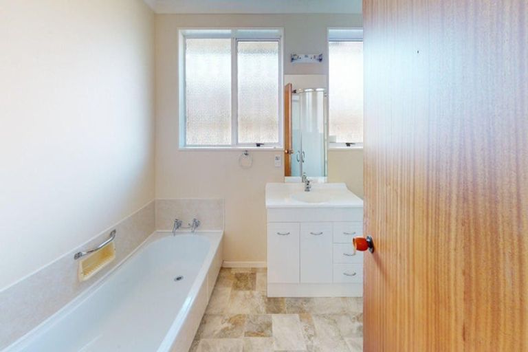 Photo of property in 1 Wanganui Road, Marton, 4710