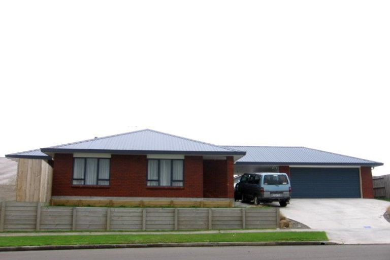 Photo of property in 8 Sunshine Place, Kelvin Grove, Palmerston North, 4414