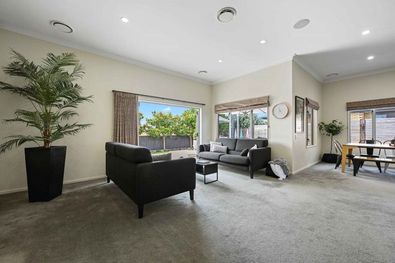 Photo of property in 94 Rototuna Road, Rototuna, Hamilton, 3210