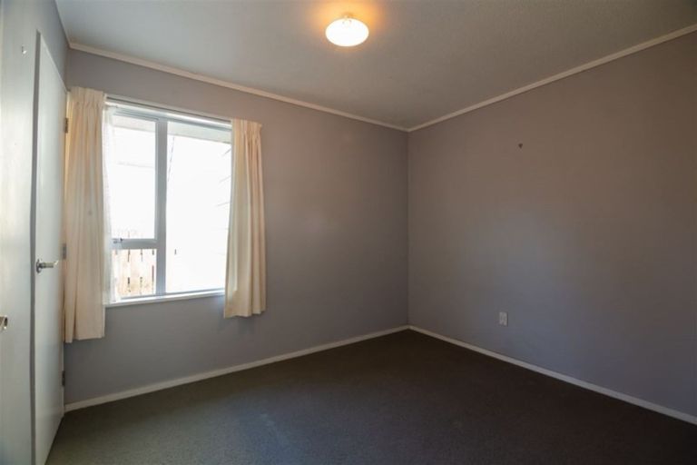 Photo of property in 18a Bracken Road, Newlands, Wellington, 6037