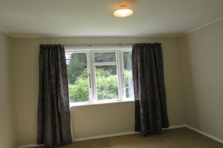 Photo of property in 27 York Place, Cannons Creek, Porirua, 5024