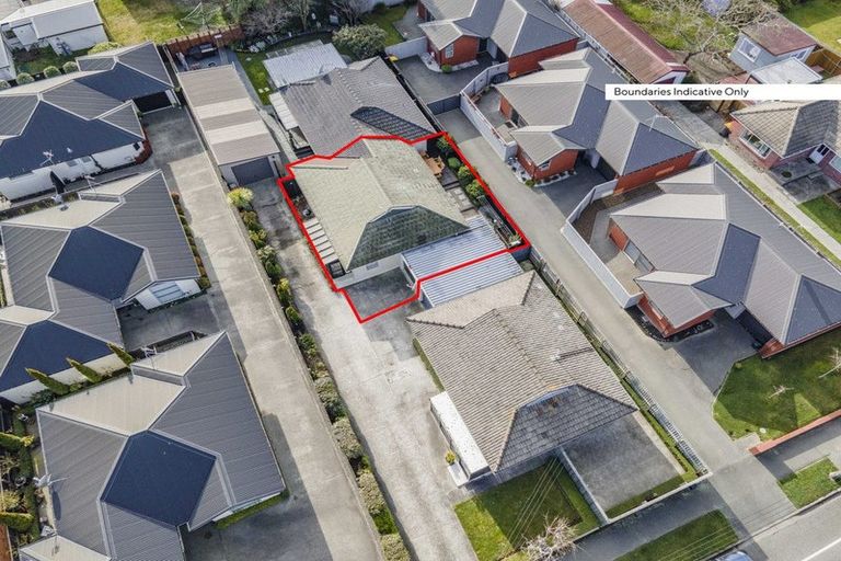 Photo of property in 2/500 Harewood Road, Harewood, Christchurch, 8051