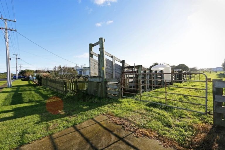 Photo of property in 81 Whitcombe Road, Opunake, 4616